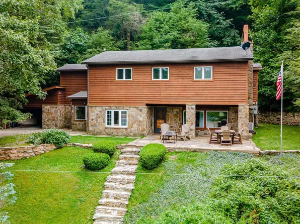 1550 Lake O Woods Rd, Bruceton Mills, WV 26525