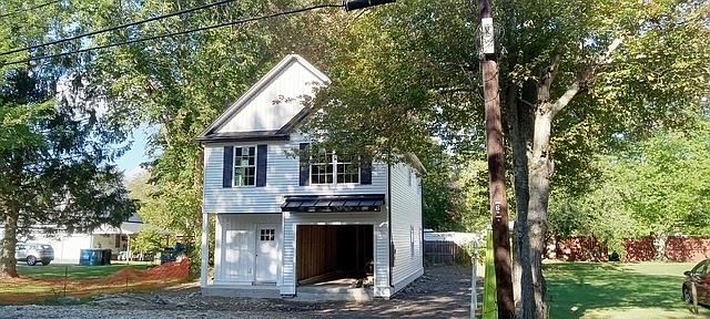 1st image of 10 River Rd