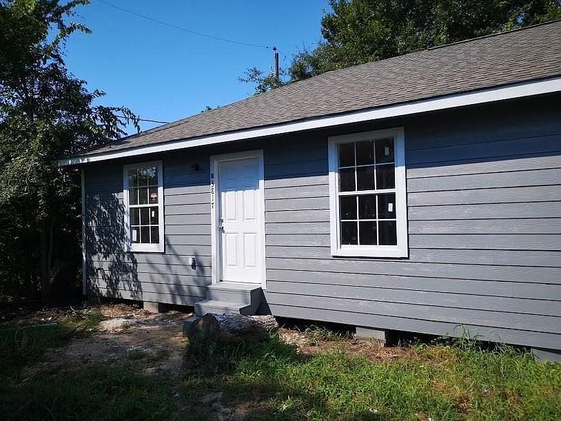 1st image of 3817 Wipprecht St
