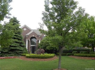 17372 Oak Hill Dr, Northville, MI 48168