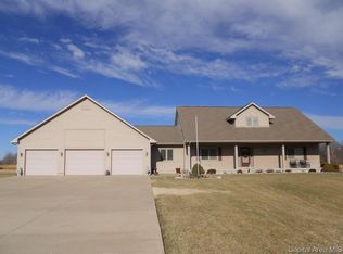 16351 S Meadow Ln, Petersburg, IL 62675