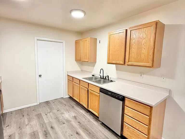 636 E Clarion Dr #B — Photo 5