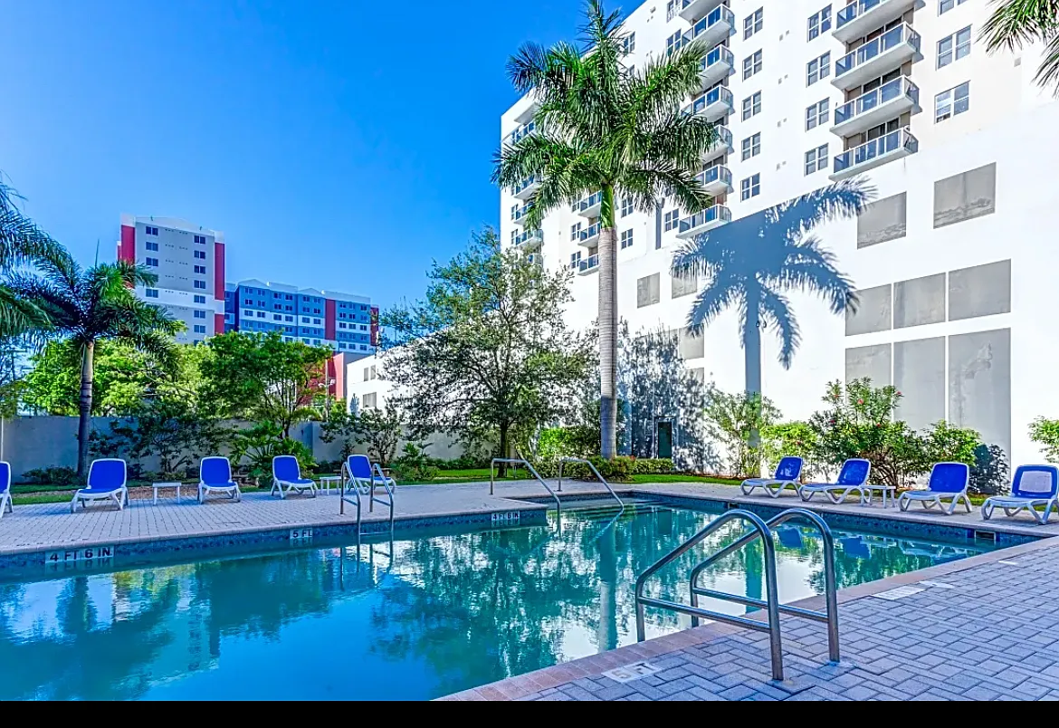 Miami, FL — Photo 1