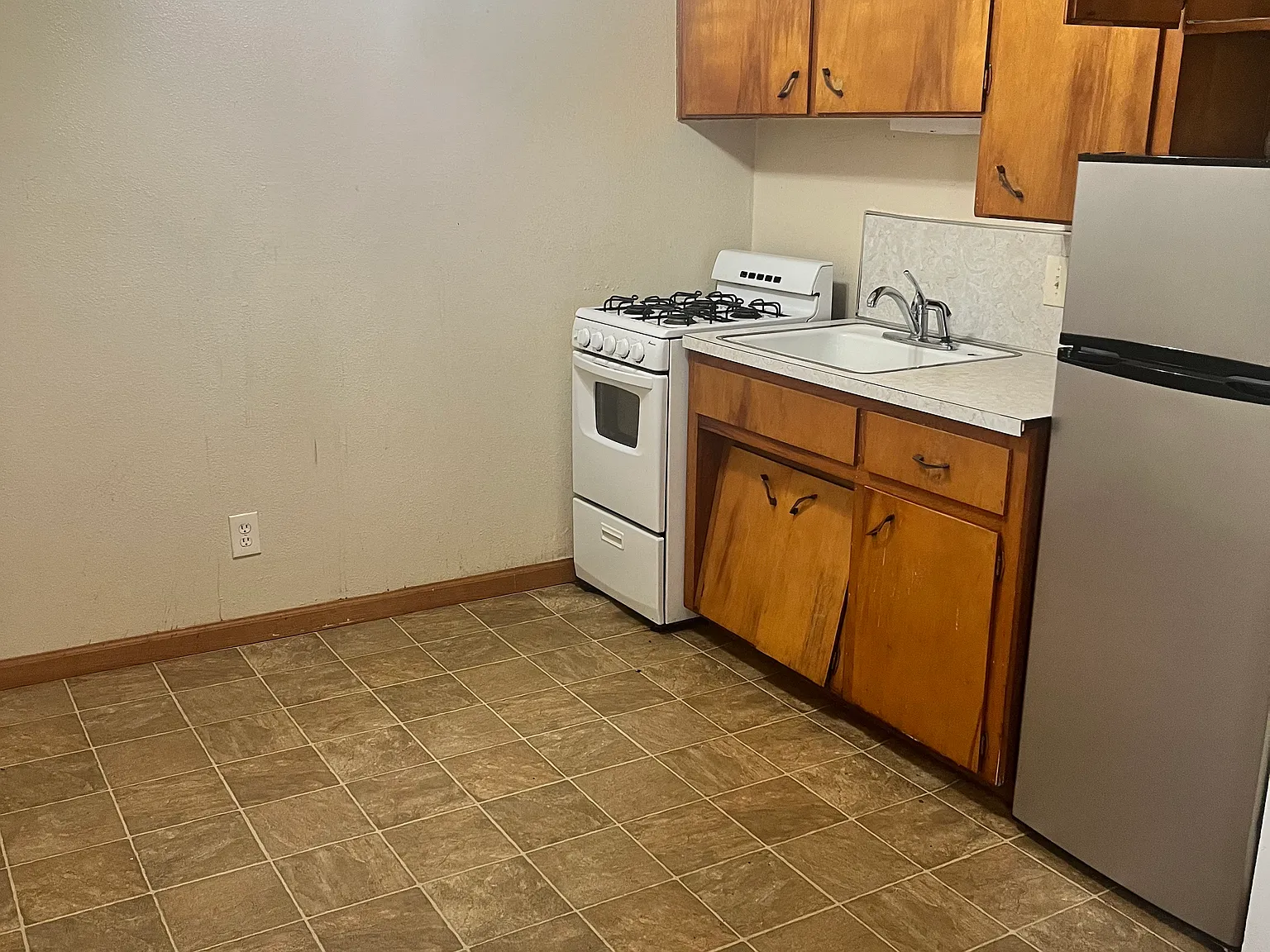 1015 Grant Ave — Photo 2