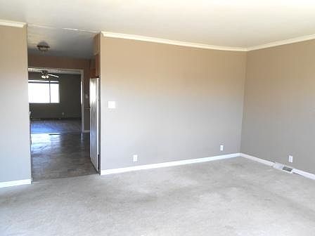 4th image of 215 Evelyn St