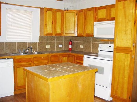 5th image of 505 E Fannin St
