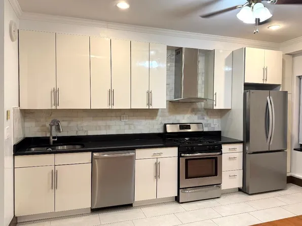 1543 West 1st Street image 2 of 9