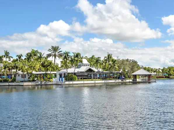 8385 Whisper Trace Ln APT 104, Naples, FL 34114