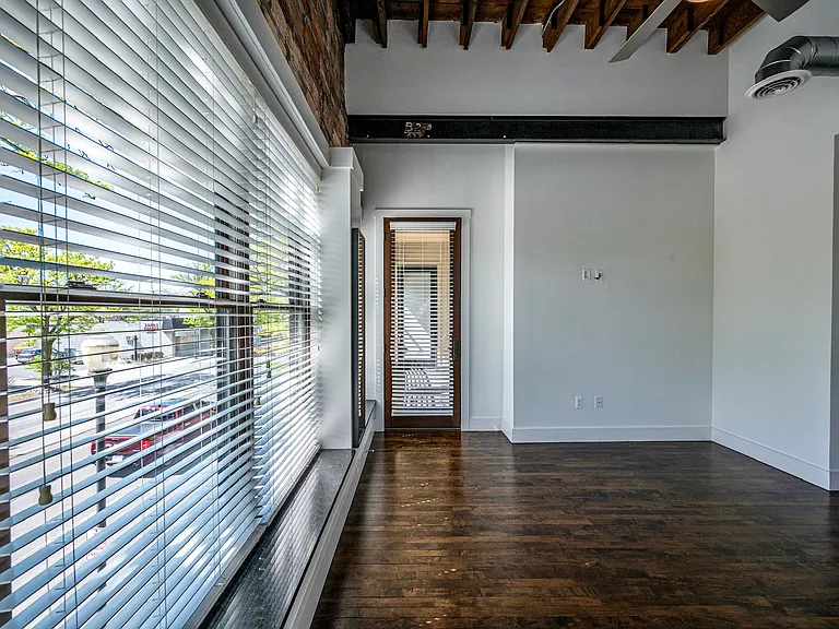 922 N Main St #212 — Photo 16