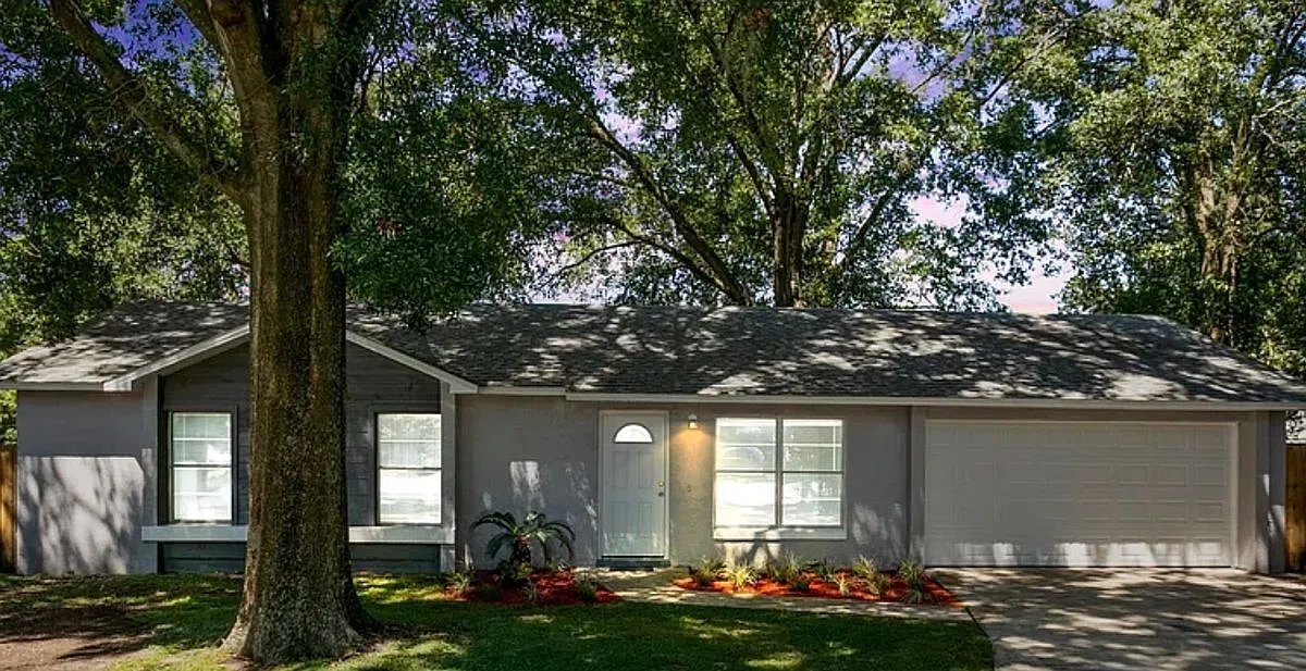 3 bed, 2.0 bath, 1433 sqft, $1,850 — Photo 1