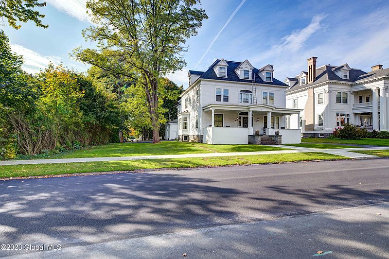 3rd image of 203 S William Street