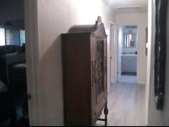5th image of 2420 W Acacia St