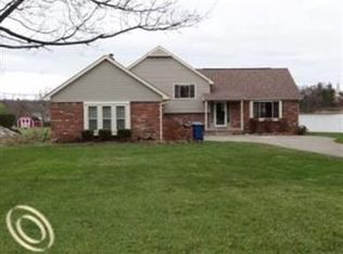 460 W Drahner Rd, Oxford, MI 48371