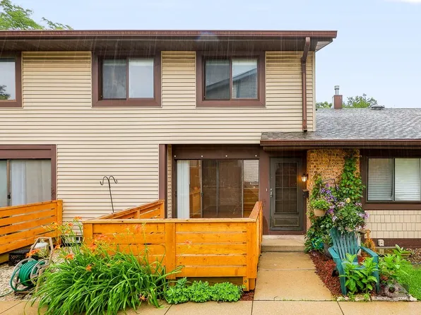 8334 Portsmouth Dr Unit B, Darien, IL 60561