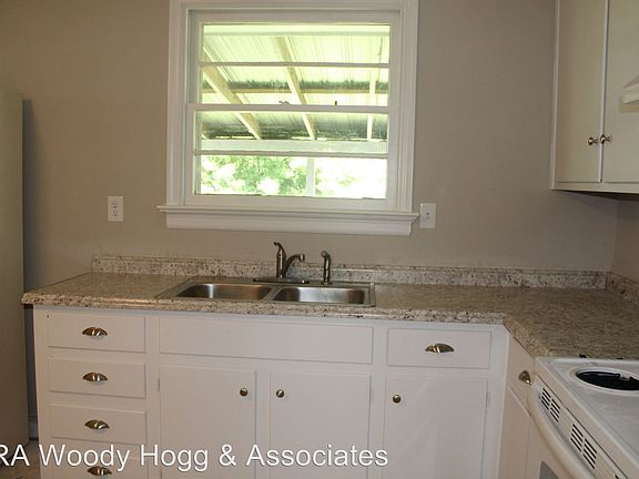 3rd image of 126 N Cedar Ave