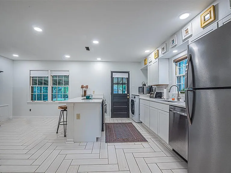 1639 Ivy Rd — Photo 11
