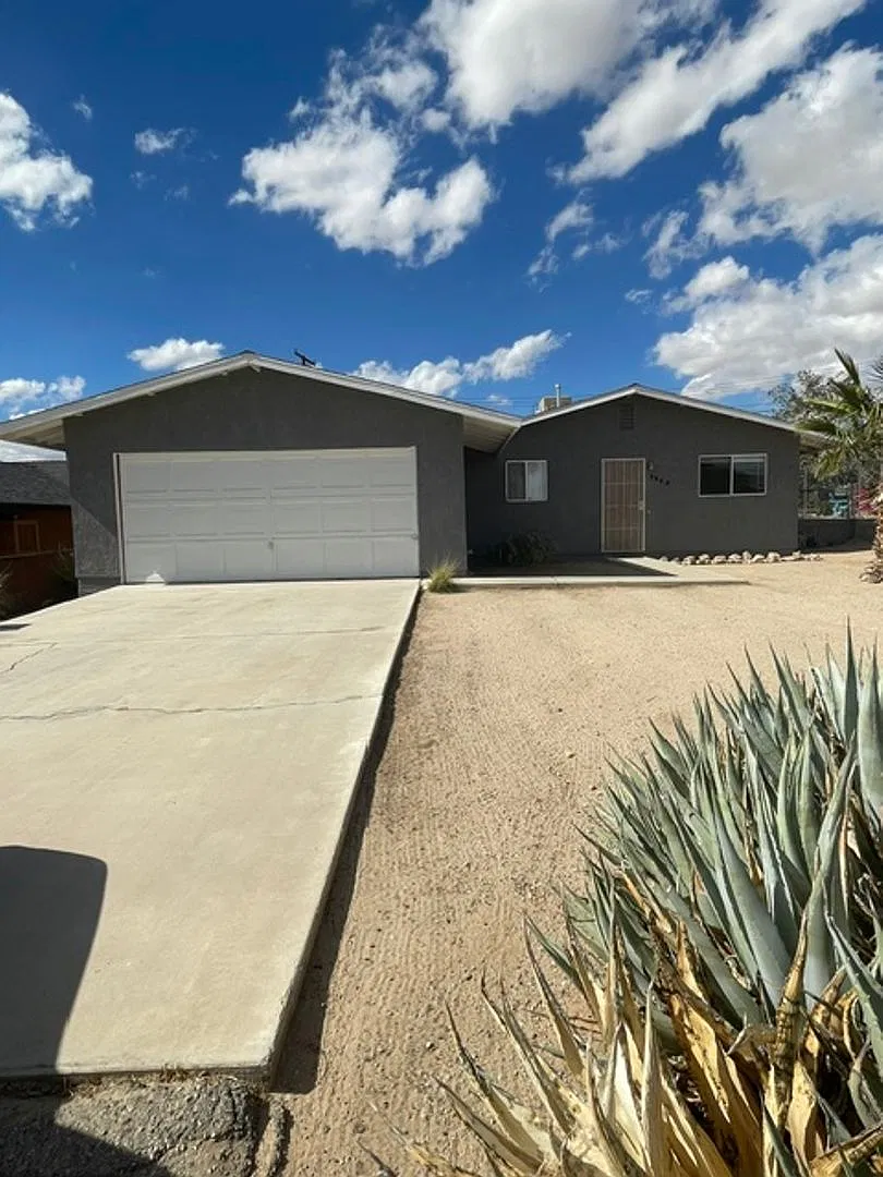 Charming 2BR/1BA Desert Home in the Heart of Chocolate Drop! — Photo 2