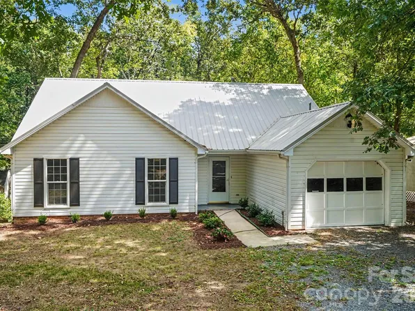 2711 Bobwhite Cir, Wingate, NC 28174