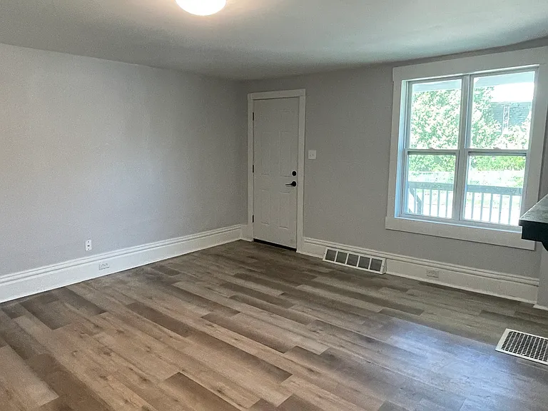 7526 Dickson St — Photo 16