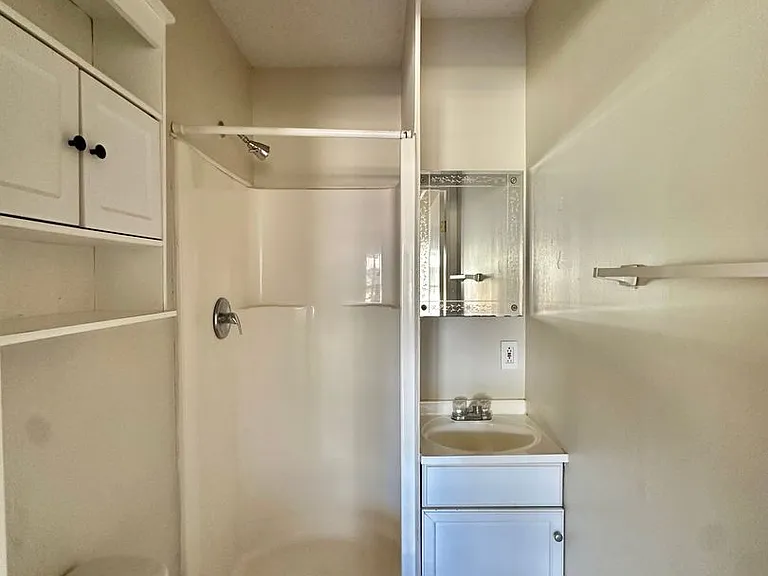 2473 Culver Ave — Photo 10
