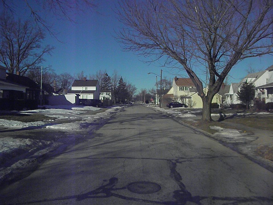 2nd image of 26890 Shoreview Ave