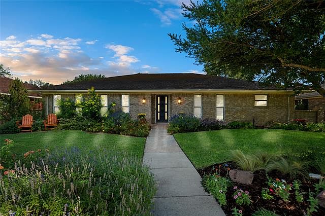 1st image of 2105 Mistletoe Dr