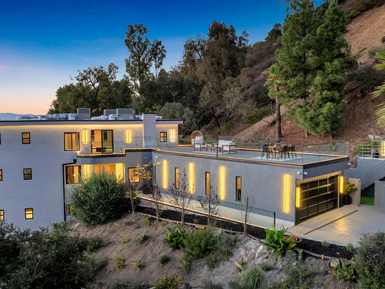 7966 Mulholland Dr — Photo 6