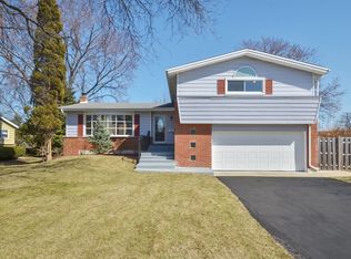 801 Castlewood Ln, Deerfield, IL 60015