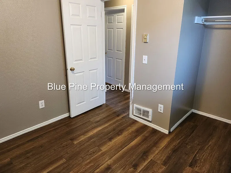 2 bed, 1.0 bath, 800 sqft, $795 — Photo 3