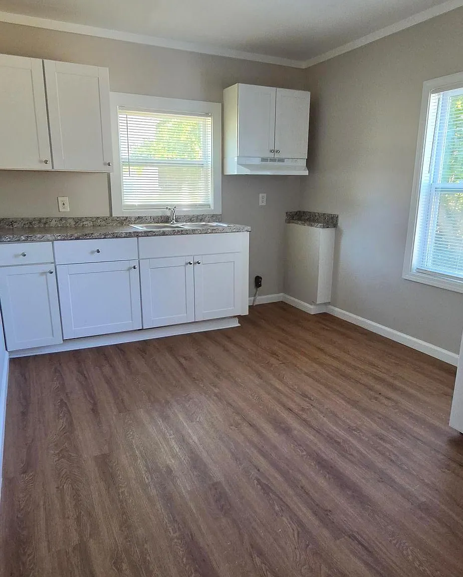 2 bed, 1.0 bath, 680 sqft, $1,200 — Photo 2