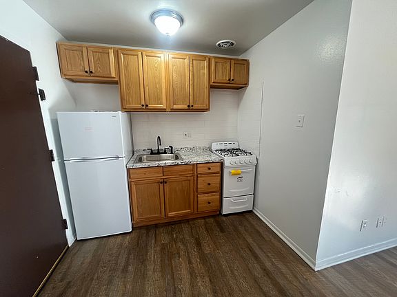 2nd image of 500 Stuyvesant Ave #20