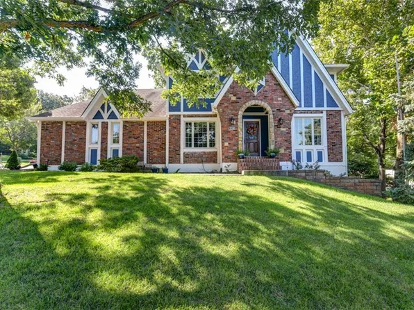 719 White Oak Ln, Kansas City, MO 64116