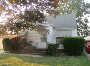 1312 Parkleigh Dr, Parma, OH 44134