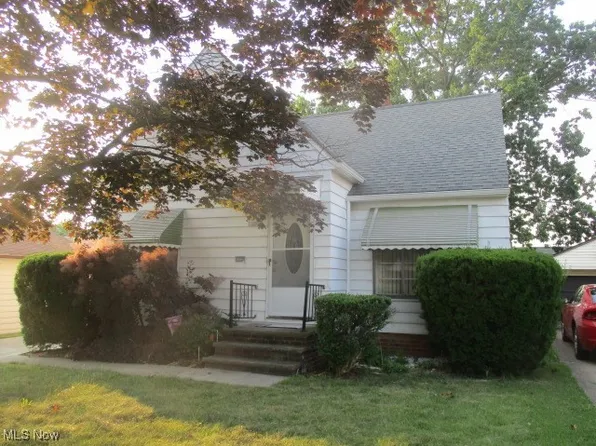 1312 Parkleigh Dr, Parma, OH 44134