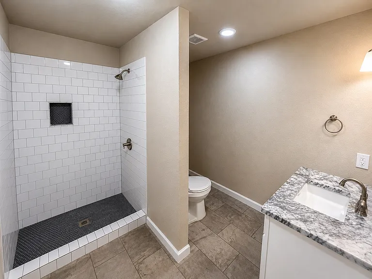 409 Jefferson Ave — Photo 11
