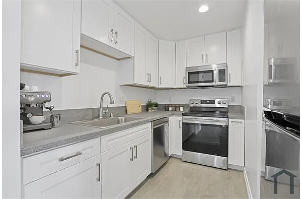 Building Photo - 2428 Highland Ave #0