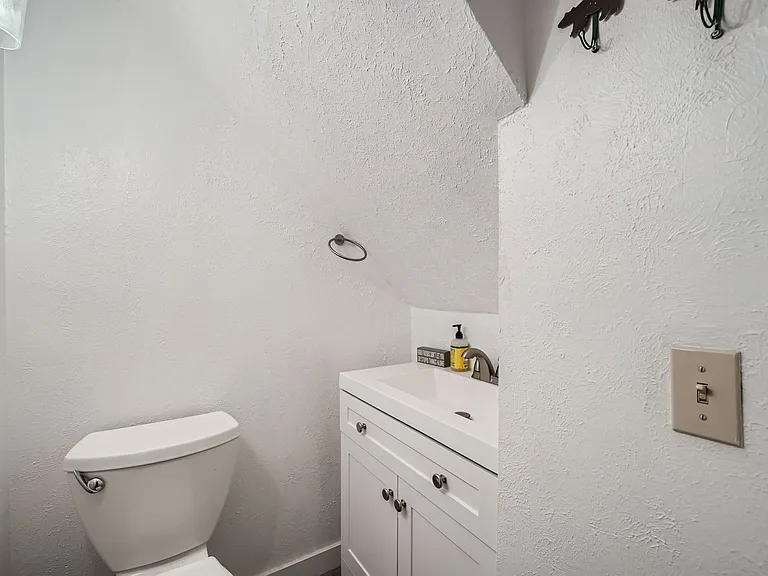2470A Chamonix Ln #H1 — Photo 9