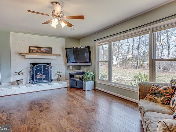 3rd image of 7291 Greenwood Ln