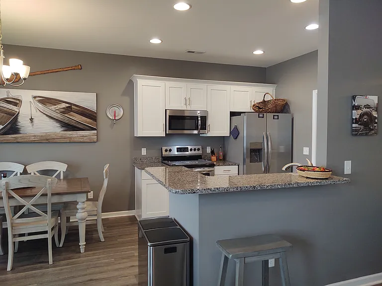 1404 Kinsley Ct NE — Photo 8