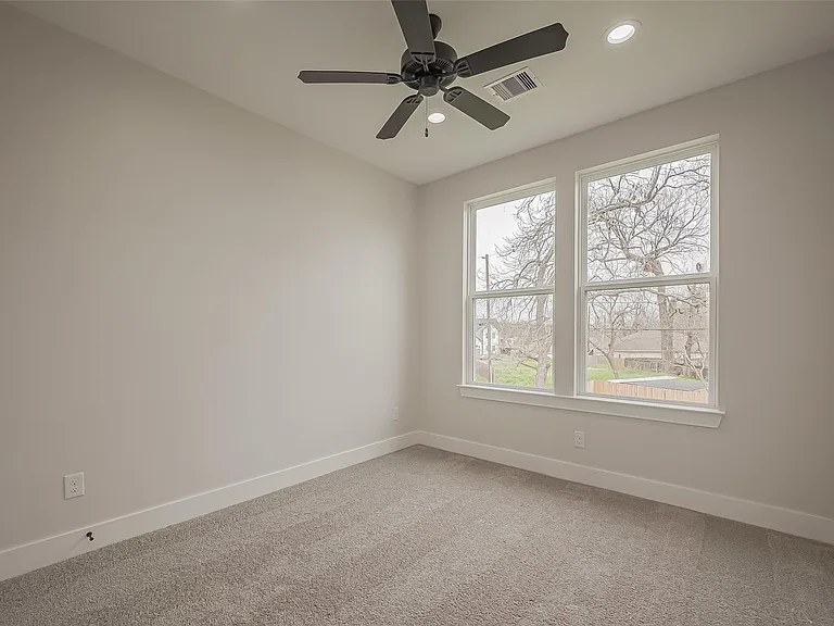918 Saint Clair St #B — Photo 21