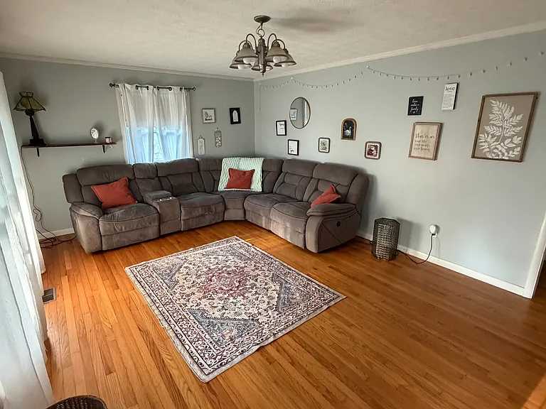 746 Plainview Dr — Photo 2