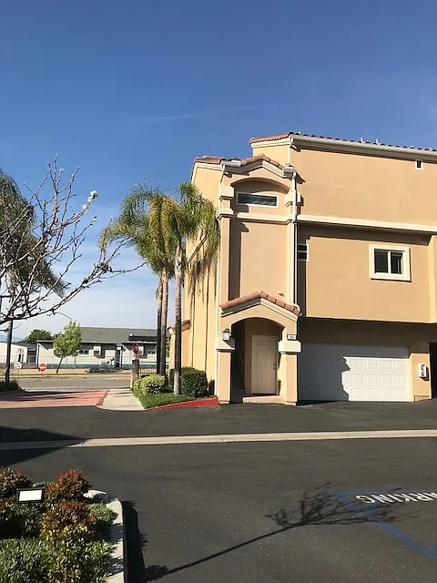 2 bed, 2.5 bath, 1400 sqft, $3,100 — Photo 1