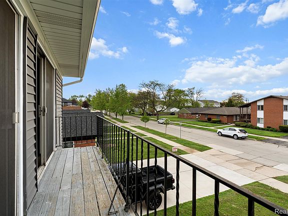 5th image of 3915 Devon Rd