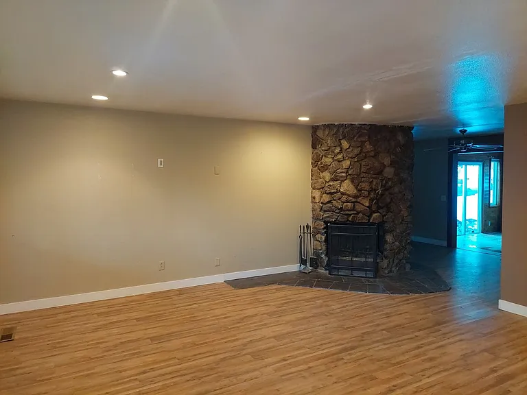 1490 Seminole Dr — Photo 12
