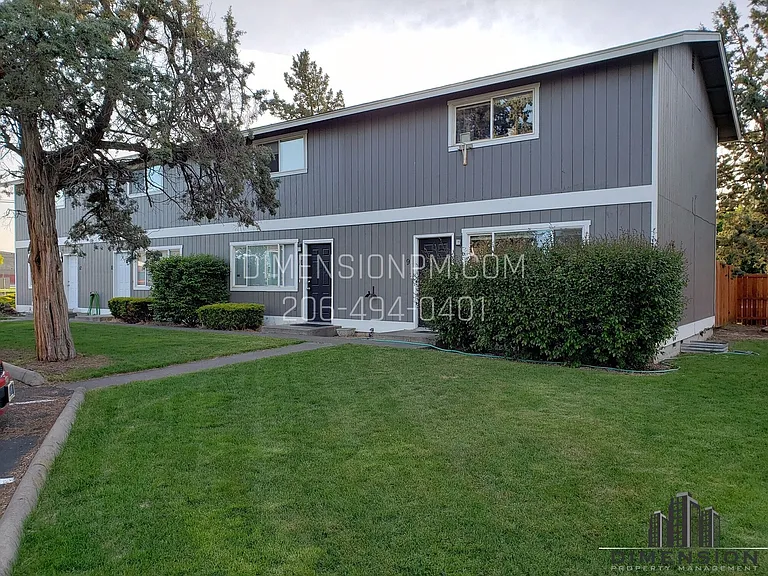 532 SW Rimrock Way — Photo 2