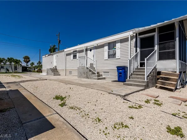 3840 Royal Palm Dr, Saint James City, FL 33956