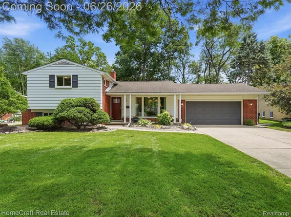 42047 Clemons Dr, Plymouth, MI 48170