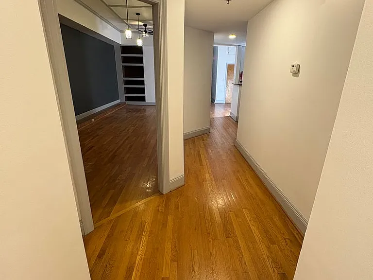 110 W Summit Hill Dr — Photo 13