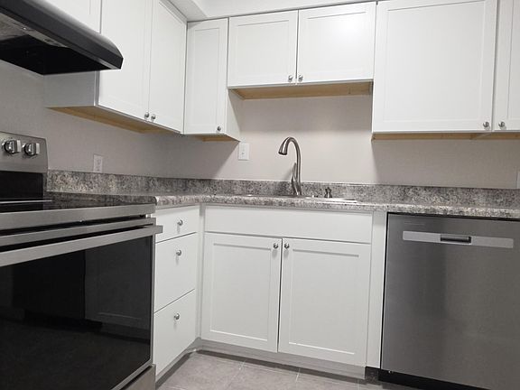 3rd image of 220 Elizabeth St APT A18
