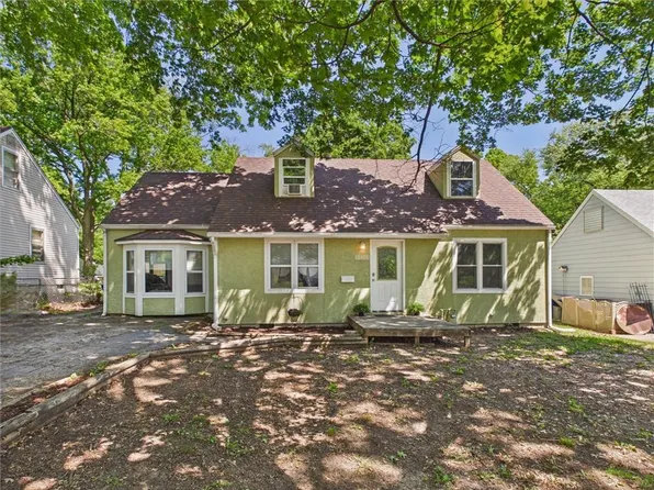 10406 W 56th Ter, Shawnee, KS 66203
